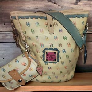 2-PIECE DOONEY & BOURKE VINTAGE Y2K RAINBOW BUCKET BAG & MATCHING WRISTLET